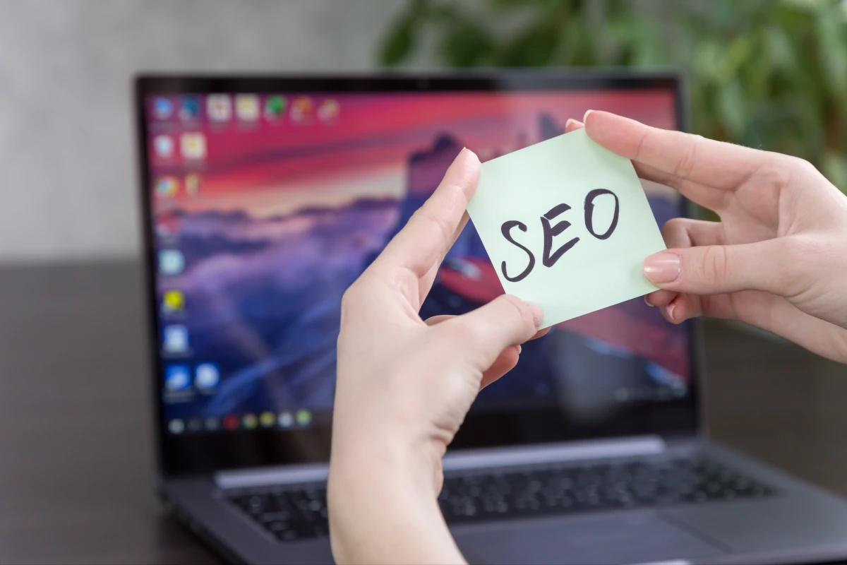 Comment combiner Google Ads et SEO pour une stratégie d’acquisition complète